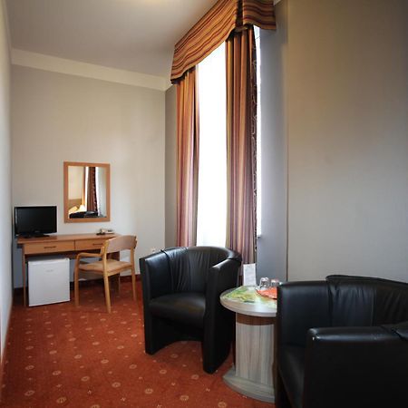 Hotel Paris มาเรียอานซเกลาซนี ภายนอก รูปภาพ