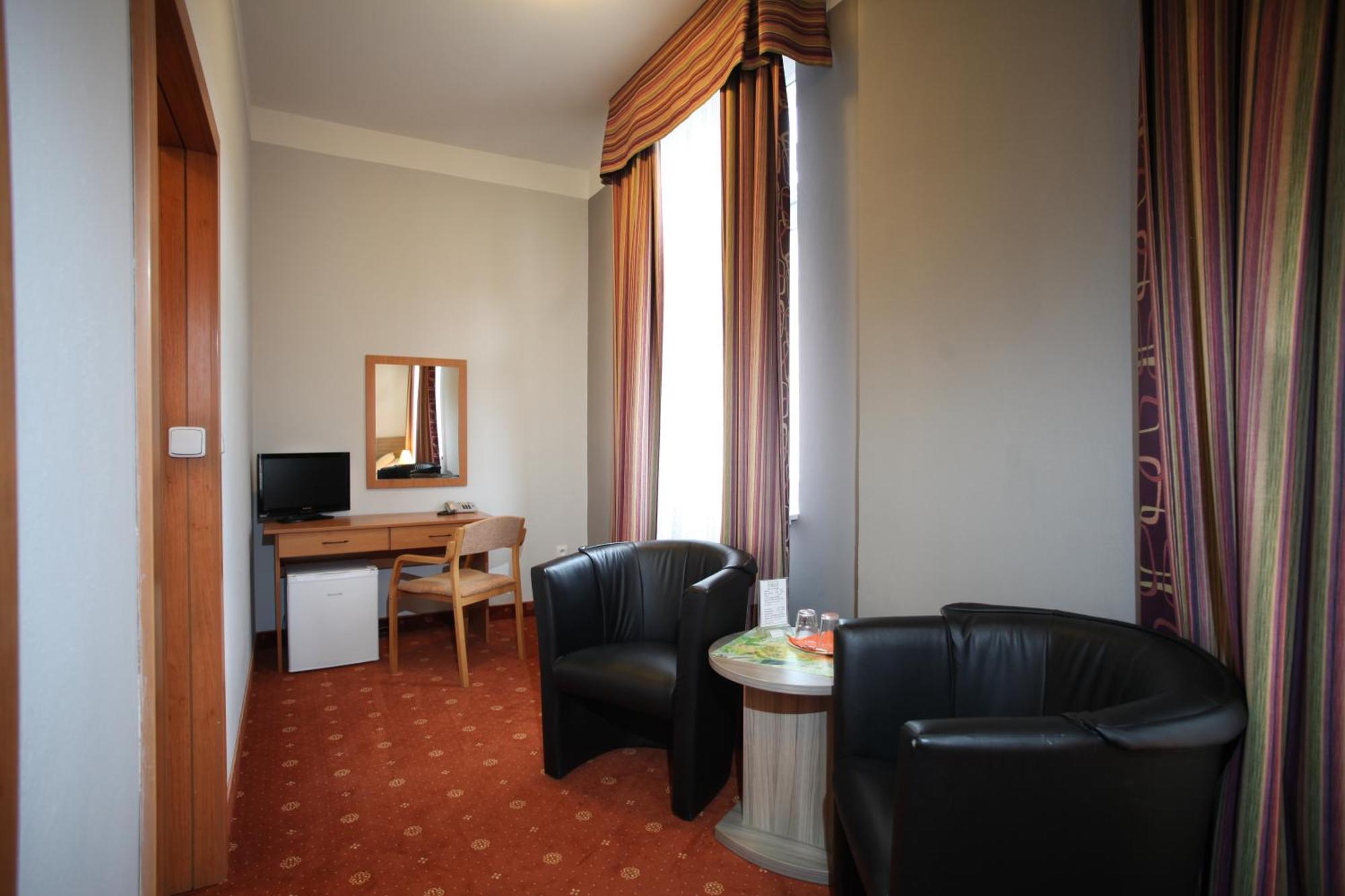Hotel Paris มาเรียอานซเกลาซนี ภายนอก รูปภาพ