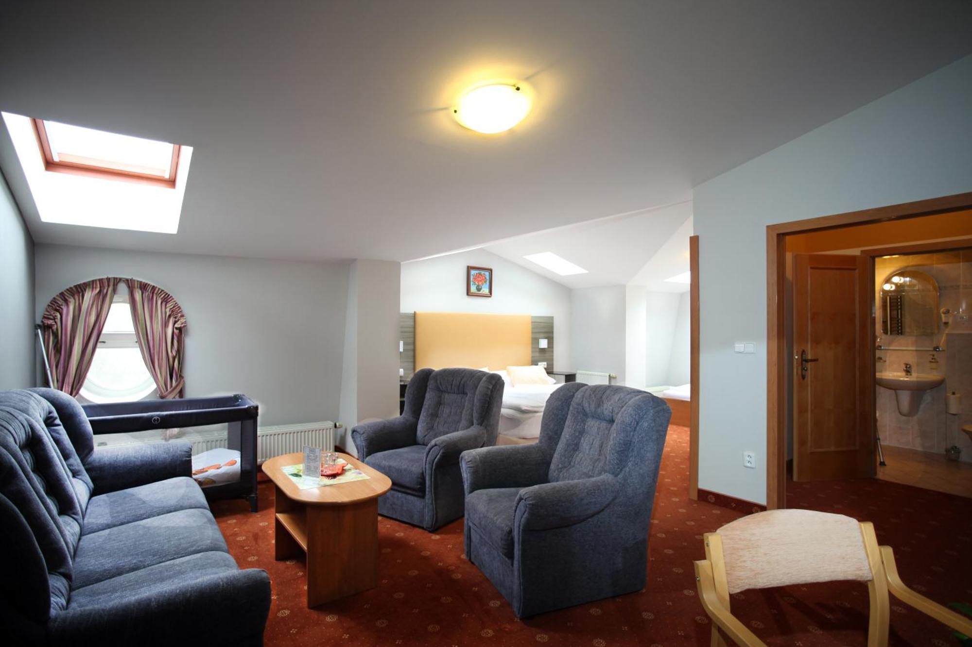 Hotel Paris มาเรียอานซเกลาซนี ภายนอก รูปภาพ